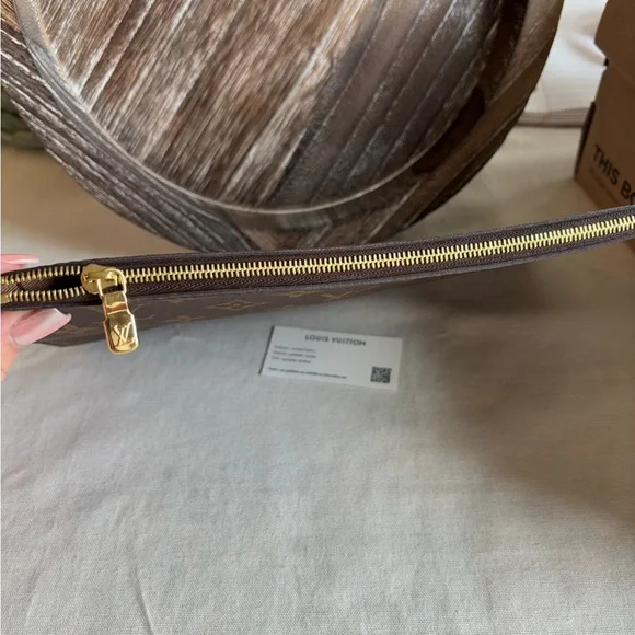 NEW Louis Vuitton Neverfull GM Monogram Pouch •Clutch • Authentic LV Bag - Picture 5 of 7